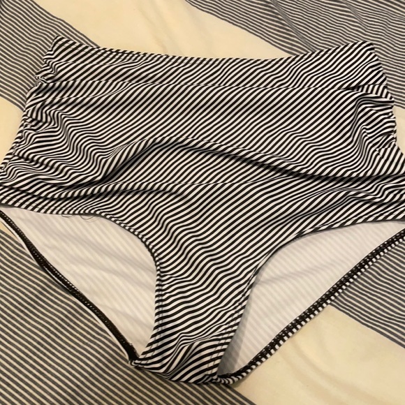 Marinavida Other - Super cute black/white striped bottoms- Medium